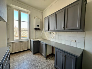  Appartement à louer 4 pièces 151 m²