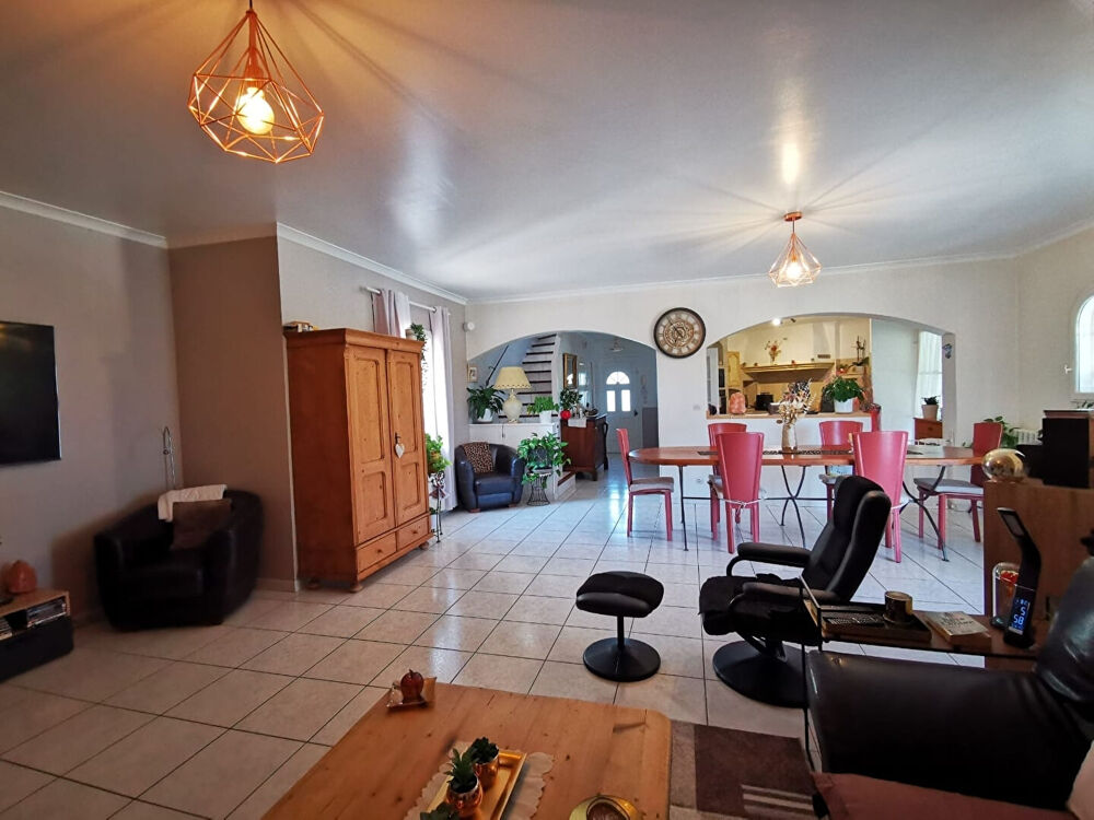 Vente Maison SUPERBE VILLA T6 AU CALME AVEC PISCINE ET GARAGE ENTRE SAUVETERRE & ROQUEMAURE Pujaut