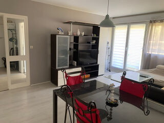  Appartement à louer 5 pièces 84 m²