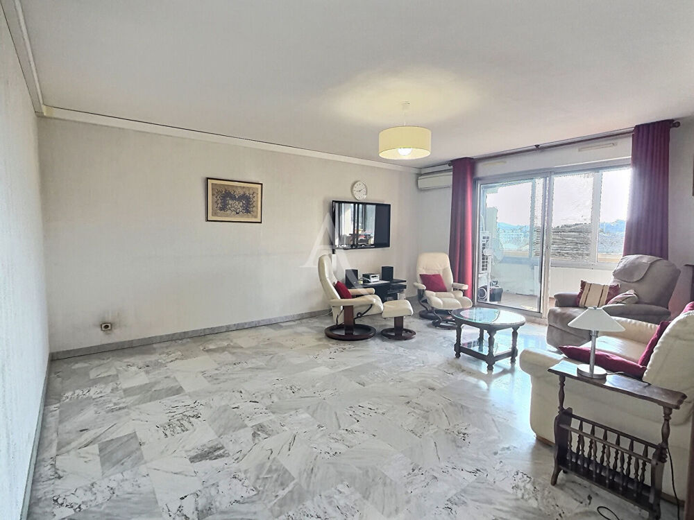 Aubagne centre-ville - Résidence Le Voltaire- Appartement T4-100 m2 avec 2 loggias et place de parking sous-sol