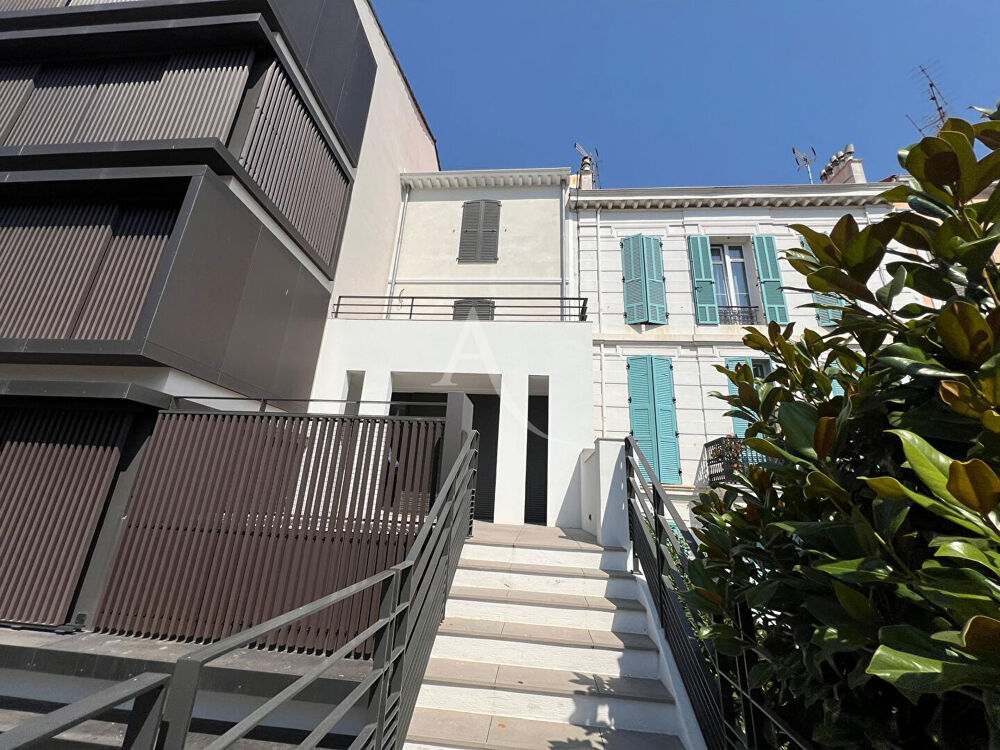Vente Maison Maison de ville à proximité immédiate de Cannes Banane, des commerces et des plages Cannes