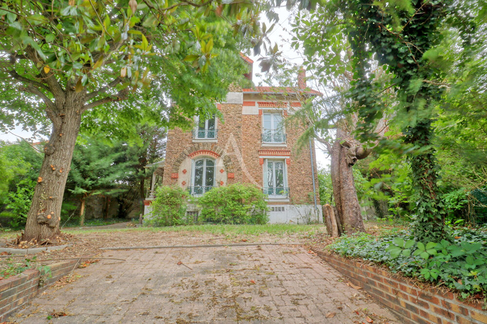 Vente Maison Meulière 5 chambres 135 m² + dépendance de 30 m² sur terrain de 1130 m² avec piscine Wissous