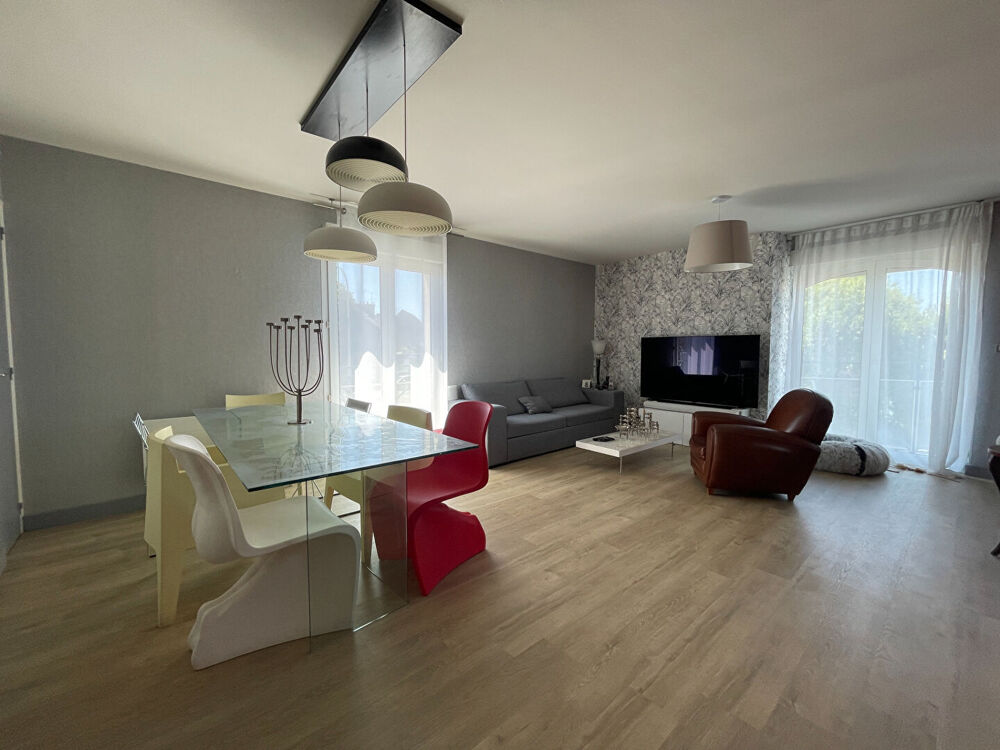 Vente Appartement à vendre à Vannes secteur étang aux Ducs Appartement T5 - 88 m², bon état, 2 balcons, parkings Vannes