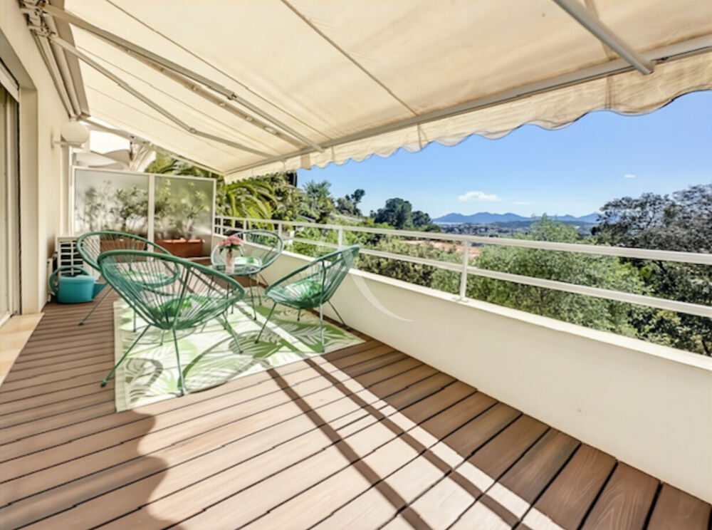 appartement 4 Pièces Vue dégagée collines et aperçu mer