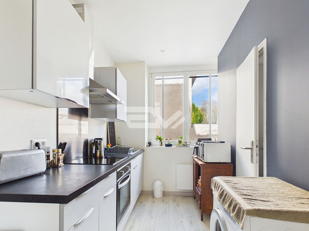 Vente Maison Immeuble de rapport avec local commercial et deux appartements - Environ 200 m²  -Fort potentiel Fismes