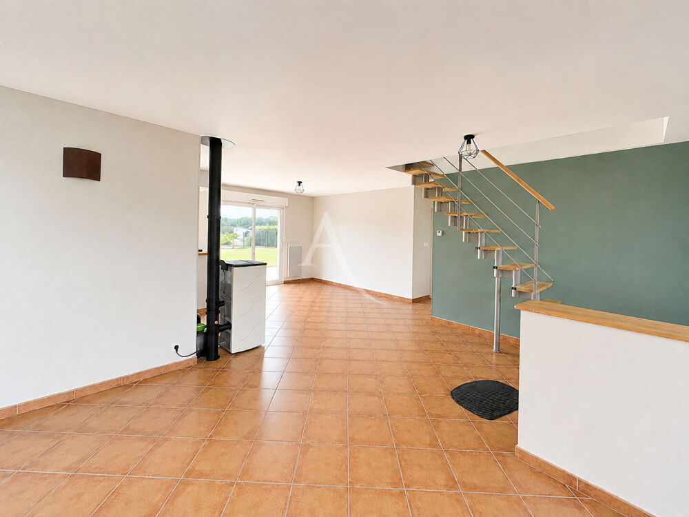 Vente Maison Vivy - Maison de plain-pied 113 m² - 5 chambres - Jardin et garage Vivy