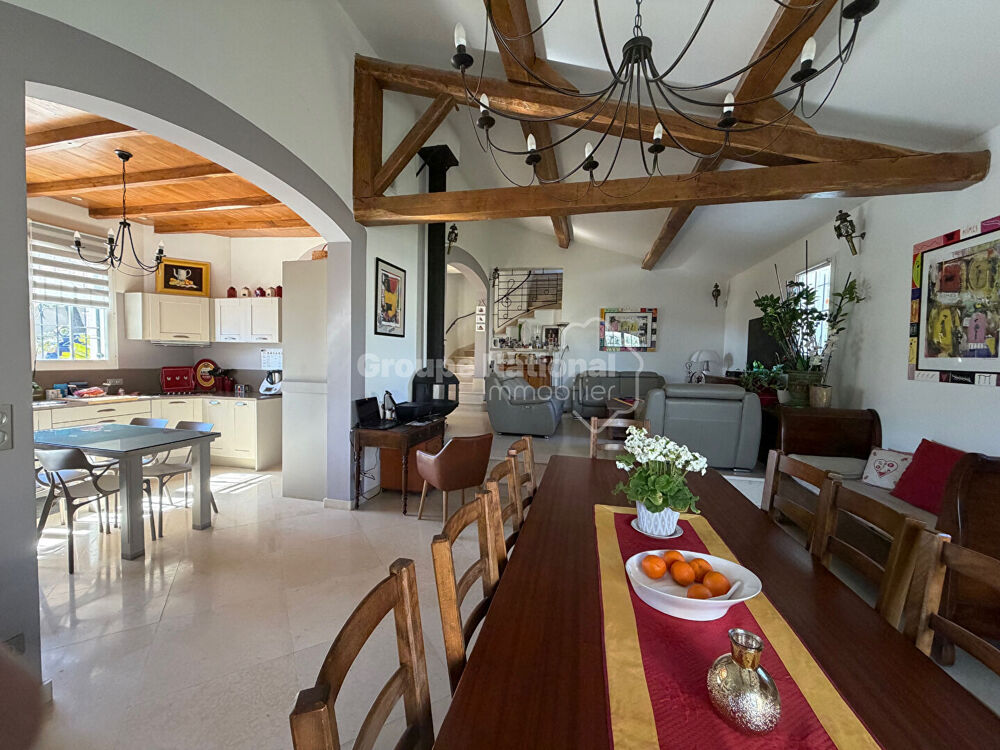 Villa Caveirac 6 pièce(s) 163 m2 sur 1200m2 avec piscine