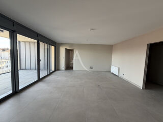 Appartement à louer 3 pièces 100 m²