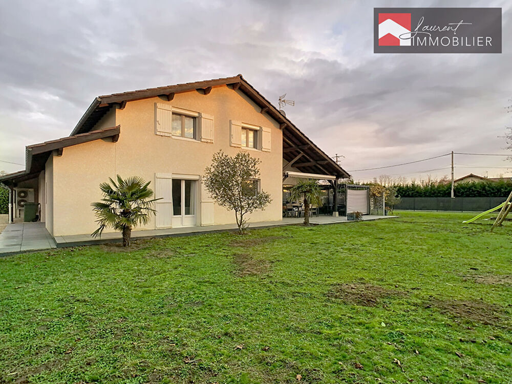 Villa de grande superficie, 4 chambres + bureau, spacieux terrain, secteur calme