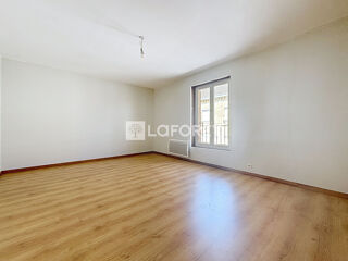 Appartement à louer 3 pièces 96 m²