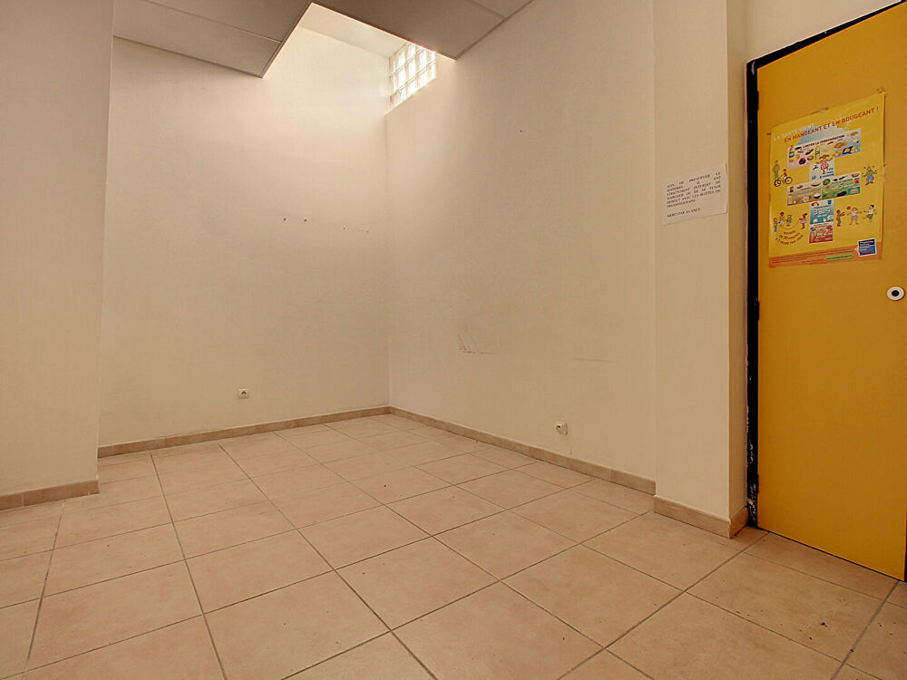   A Vendre, Local Commercial 300m², Parcelle 406m² Marseille 14