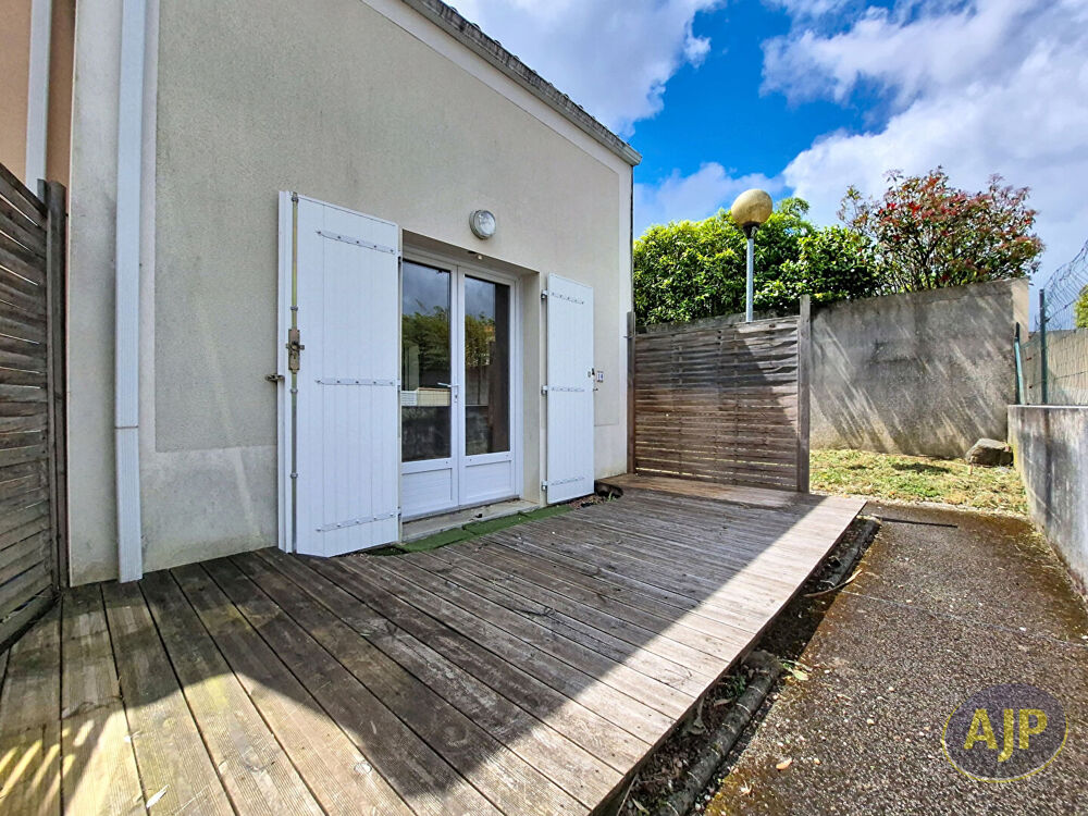 Vente Maison À vendre, Maison avec mezzanine et terrasse, Bourg-sous-la-Roche La roche sur yon
