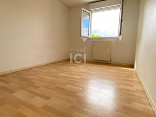  Appartement à louer 3 pièces 75 m²