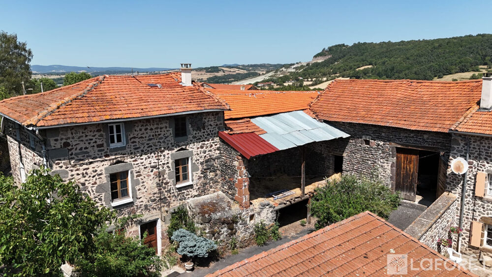 Corps de ferme en pierre avec grange - 151 m² -- Fort potentiel