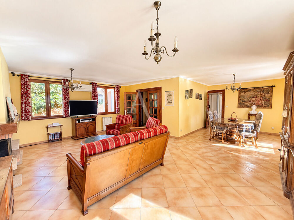 Vente Maison Paulhan maison avec dépendance sur 2400m2 avec piscine Paulhan