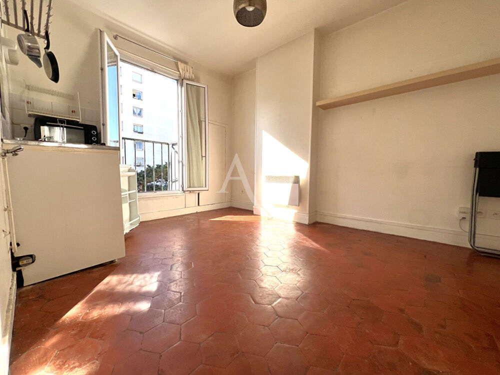 Vente Appartement Dernier étage  -Charme parisien, lumière et vue dégagée Paris 11