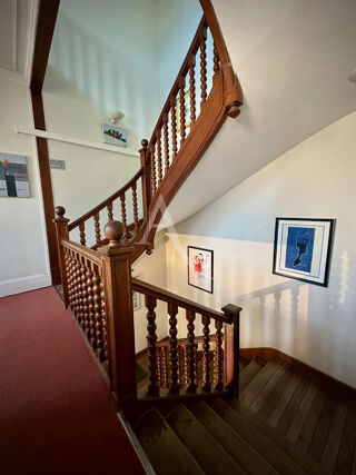  Villa � vendre 15 + pi�ces 454 m�