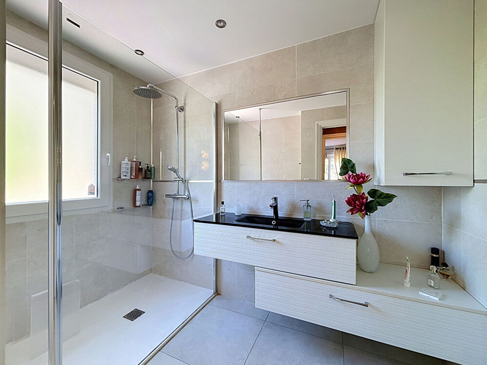 Vente Appartement Coeur Monplaisir, vaste T3 en très bon état, dans une copropriété de standing, balcons, stationnement cave Lyon 8