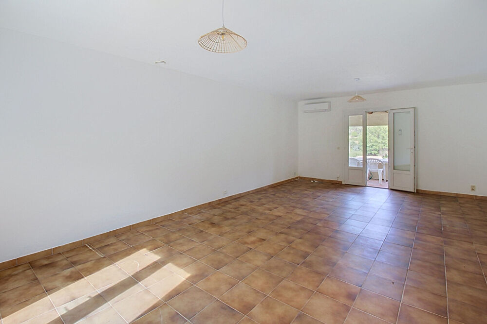 Vente Maison Maison Lorgues de 162 m2 avec piscine 10x6  et garage sur un terrain de 7567m2 Lorgues