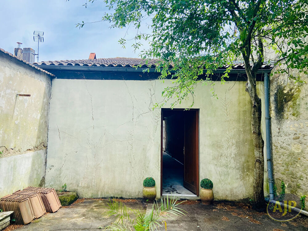 Vente Immeuble Lesparre - Garage avec cour centre-ville de Lesparre ! Lesparre medoc