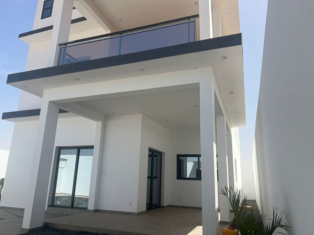 Vente Maison Villa moderne avec panneaux solaires - Économie d'énergie Nguerigne (Senegal)