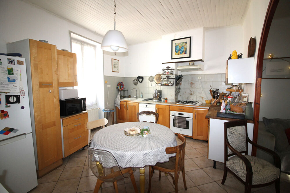 Vente Maison NIMES CENTRE VILLE Belle maison ancienne P4 d'environ 100m² avec garage et terrasse sur le toit Nimes