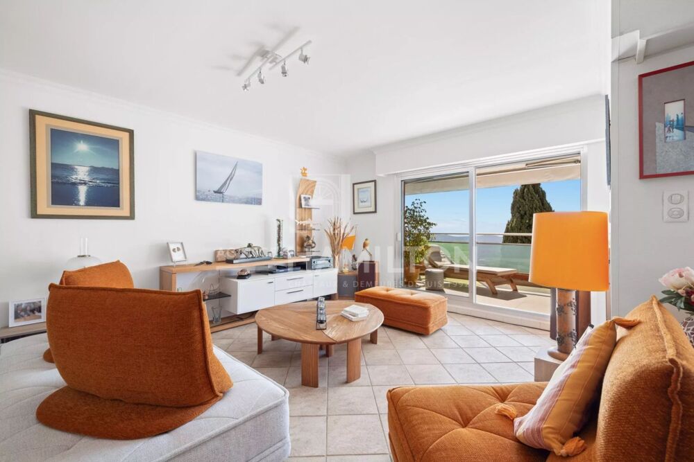 Magnifique appartement de 140 m2, au dernier étage, avec vue pan