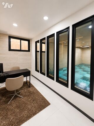 Vente Maison Villa récente sur 3 niveaux offrant des prestations de haute qualité, dont une piscine intérieure. Chanteloup-en-brie