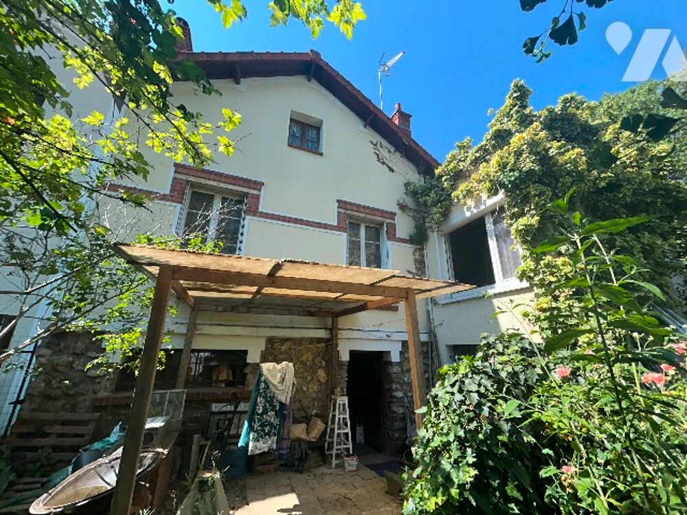 Vente Maison Maison ancienne datant de 1929, mitoyenne, 6 pièces, 104,66 m² habitables +loggia, libre. A rénover. Haÿ-les-roses