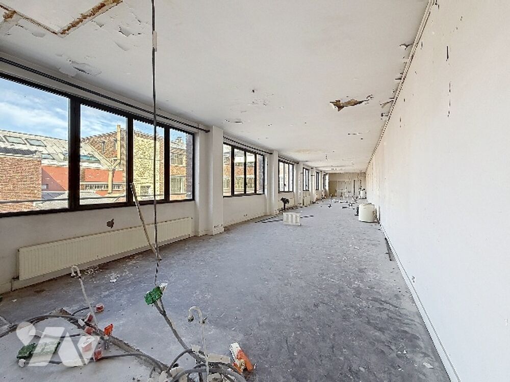Vente Appartement L'Etude COQUEUX & CHARPENTIER propose à la vente un plateau brut de 158 m² à aménager. Paris 11