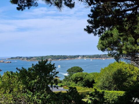   Située à l'Arcouest, cette propriété offre une superbe vue sur la mer et  l'île de Bréhat. Maison - 5 pièce(s) - 86 m²