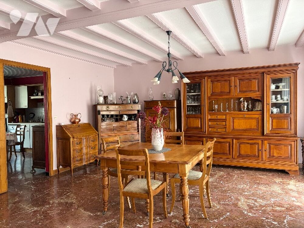 GEX - QUARTIER PERDTEMPS - Maison de ville - SH 120 m² - Garage, cave.