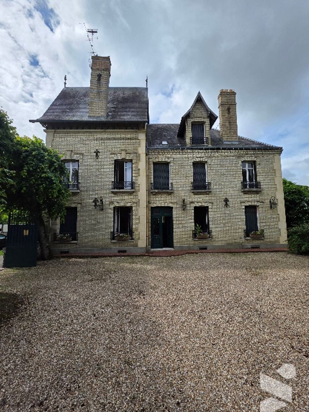 Verneuil sur Havre D'Iton - Maison Bourgeoise centre ville (11 pièces) sur parcelle de 1075 M2