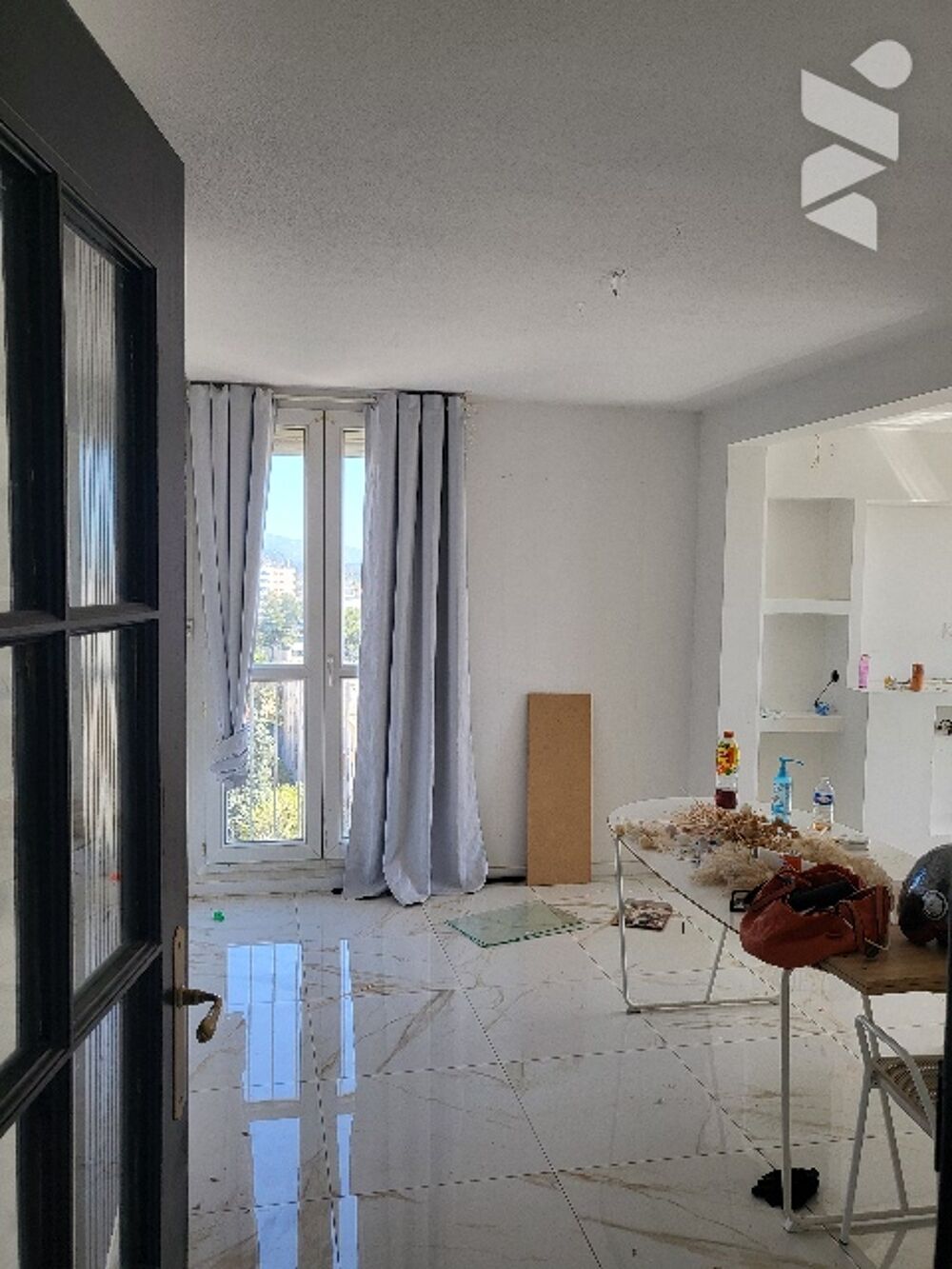 Vente Appartement Résidence la Grognarde Type 5 bel appartement  Dans la tour au huitième étage  4 chambres Marseille 10