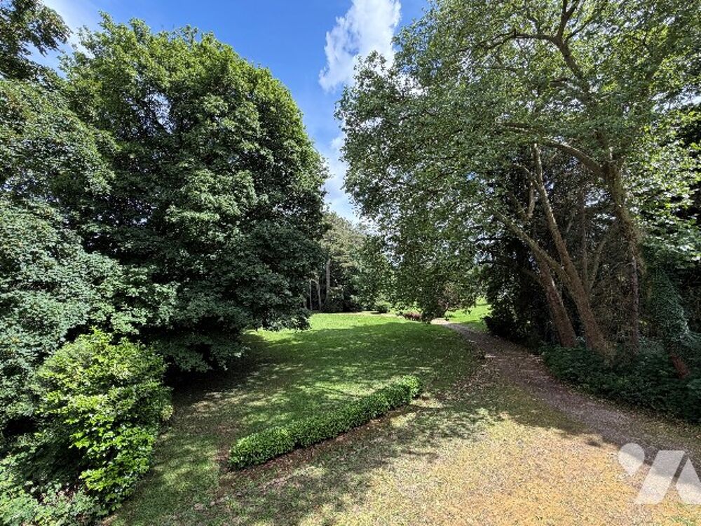 Vente Maison Château à PIREY de 313 m² avec parc et dépendances Pirey