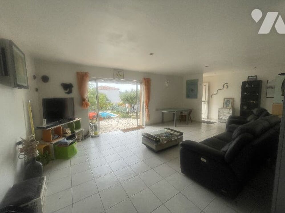 Maison de plain pied 3 / 4 pièces avec garage et piscine.