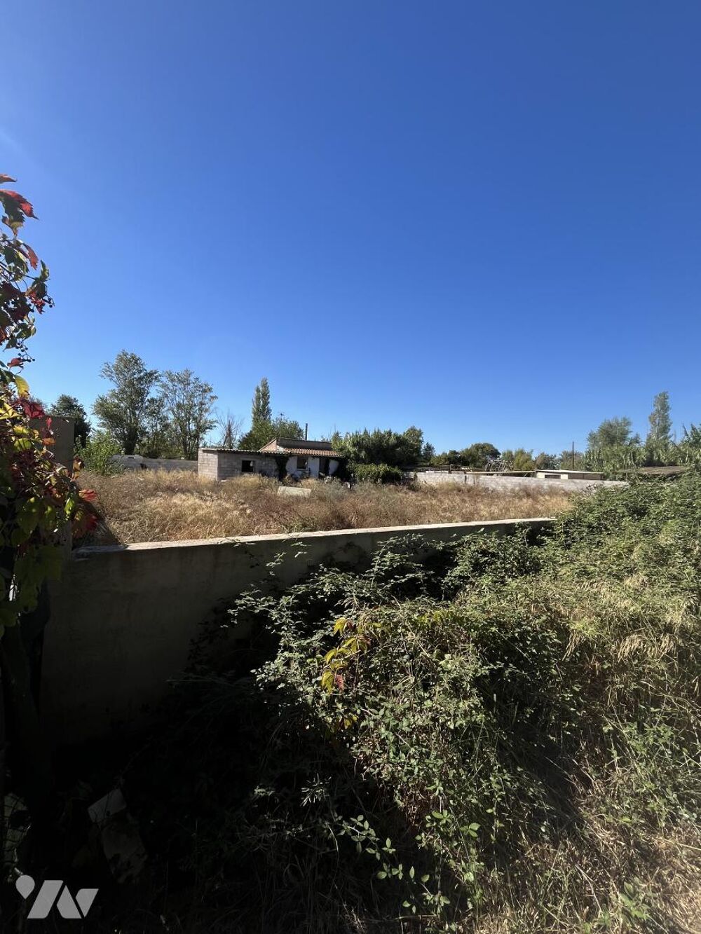 Vente Terrain Une parcelle de terre en nature de jardin avec construction non autorisée en zone agricole. Narbonne
