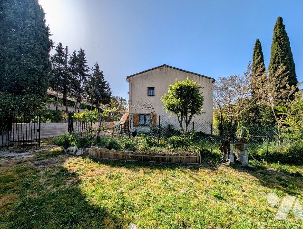 Maison T5 de 1982, 151 m² habitables + garage et annexes, à rafraîchir, terrain de 2337 m².