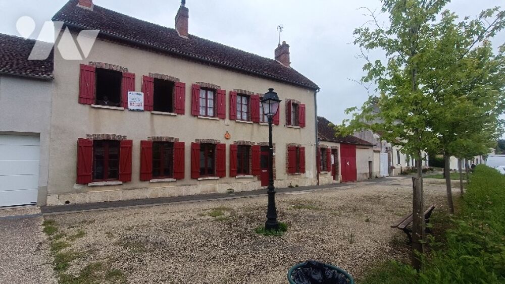 À Lorrez-le-Bocage, maison de 154 m², 6 PP, + grenier et dépendances. Idéal investisseur