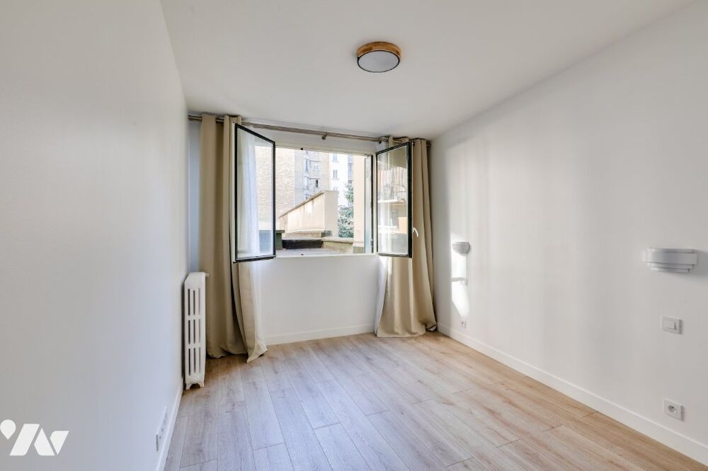 Vente Appartement Au 1er étage, avec ascenseur, appartement de 2/3 pièces de 48,49 m², terrasse de 7,72 m². Bon état. Paris 15