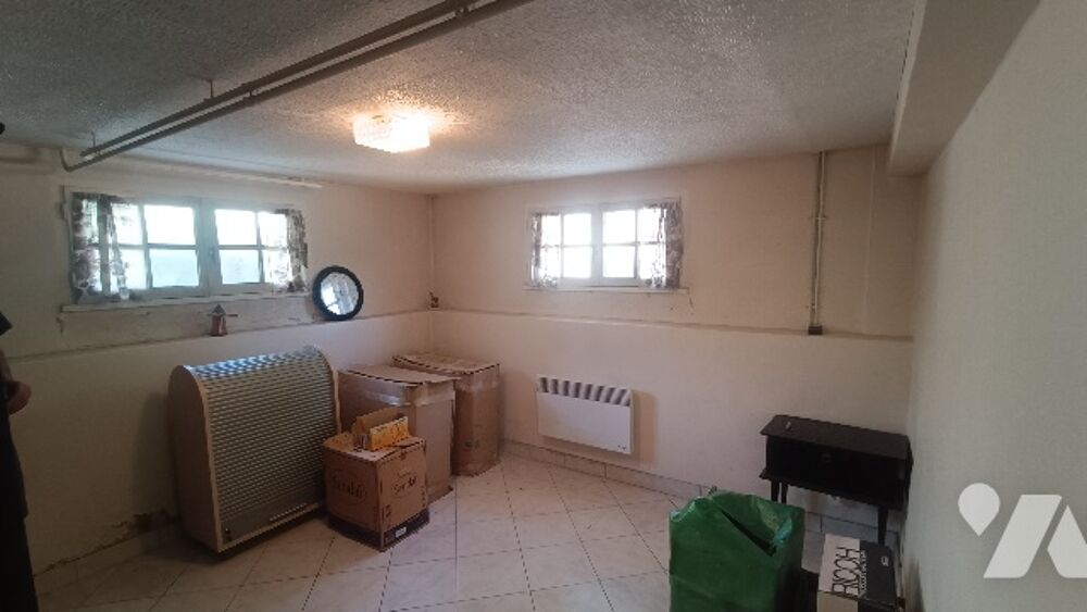 Vente Maison Lorrez-le-Bocage pavillon à rénover sur sous-sol total, 5 pièces, 2 garages,  817 m² de jardin clos. Lorrez-le-bocage-préaux
