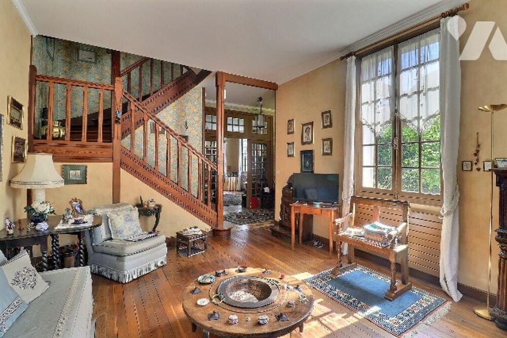 Vente Maison Maison à BOURG LA REINE - Rue du Petit Chambord, de 174.69 m² comprenant 8 pièces dont 4 chambres. Bourg-la-reine