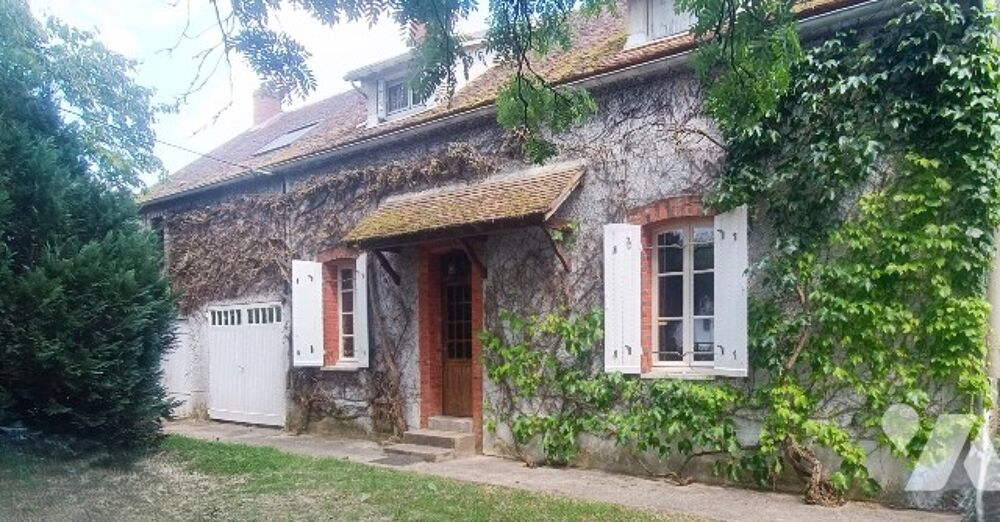 Vente Maison Lorrez-le-Bocage, maison à rafraichir de 141 m², 6  pièces, garage, chaufferie,  1200 m² de jardin. Lorrez-le-bocage-préaux