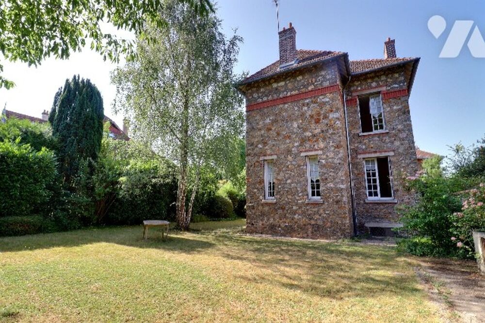 Vente Maison Maison à BOURG LA REINE - Rue du Petit Chambord, de 174.69 m² comprenant 8 pièces dont 4 chambres. Bourg-la-reine