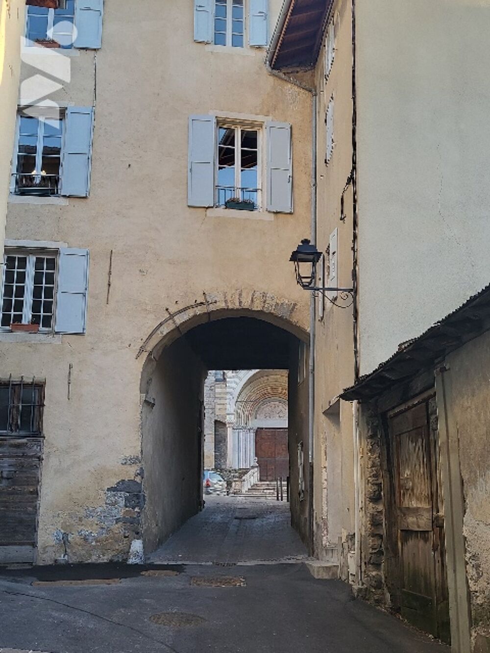 Vente Maison Maison à EMBRUN d'environ 70 m² comprenant trois pièces principales. Embrun