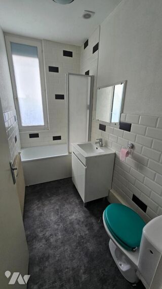  Appartement à louer 1 pièce 75 m²