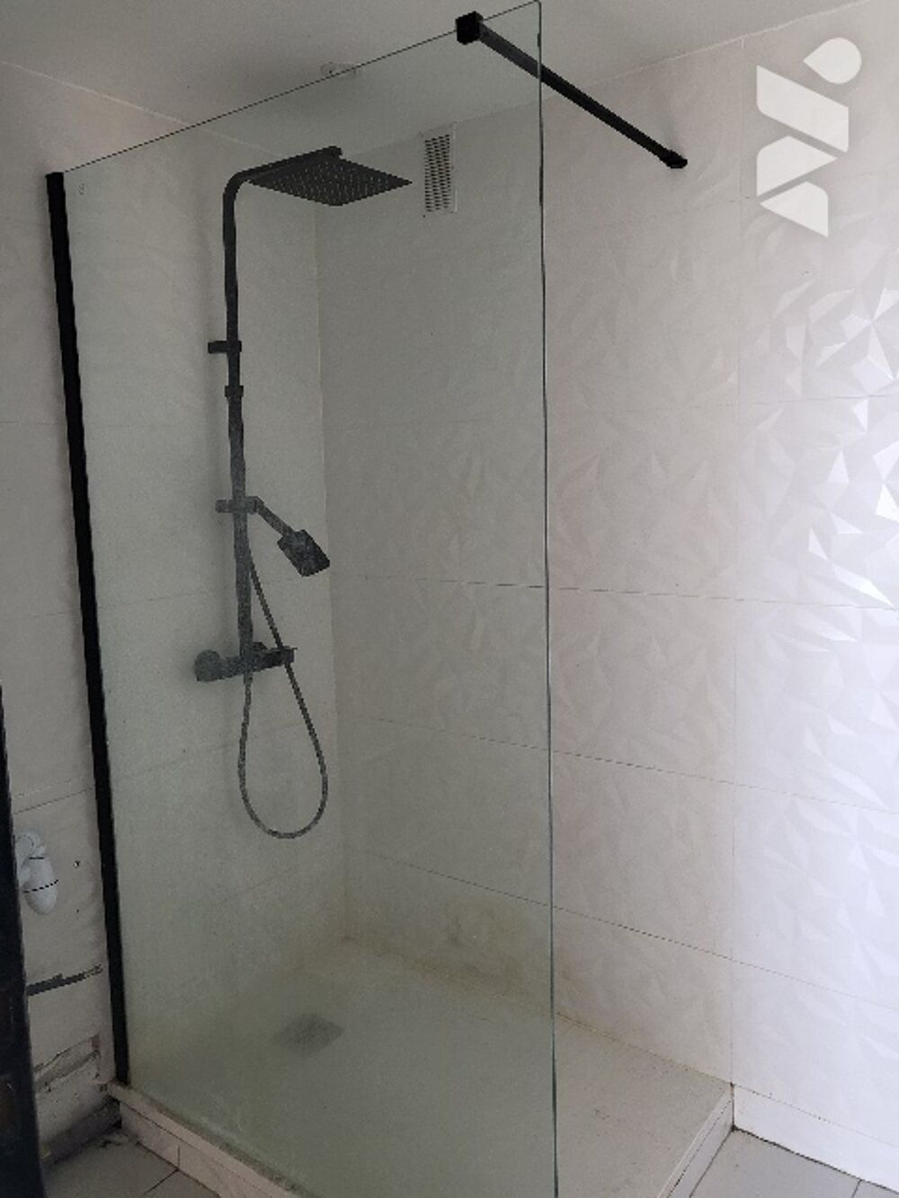 Vente Appartement Résidence la Grognarde Type 5 bel appartement  Dans la tour au huitième étage  4 chambres Marseille 10