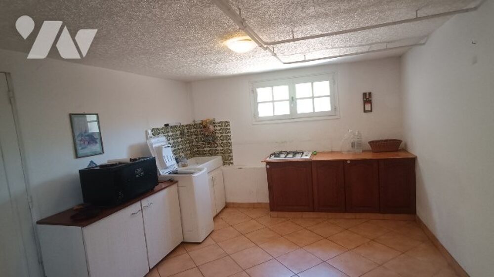 Vente Maison Lorrez-le-Bocage pavillon à rénover sur sous-sol total, 5 pièces, 2 garages,  817 m² de jardin clos. Lorrez-le-bocage-préaux