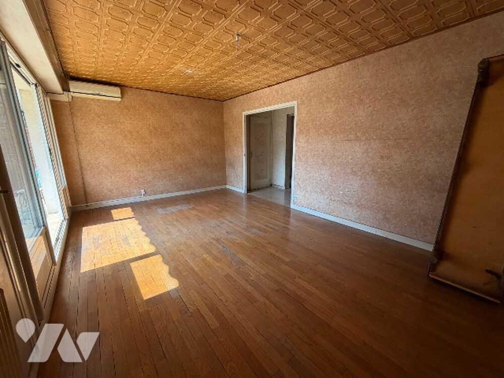 Vente Appartement Appartement T3 lumineux 88 m² à MEYLAN, dernier étage avec ascenseur, vues dégagées et 2 caves. Meylan