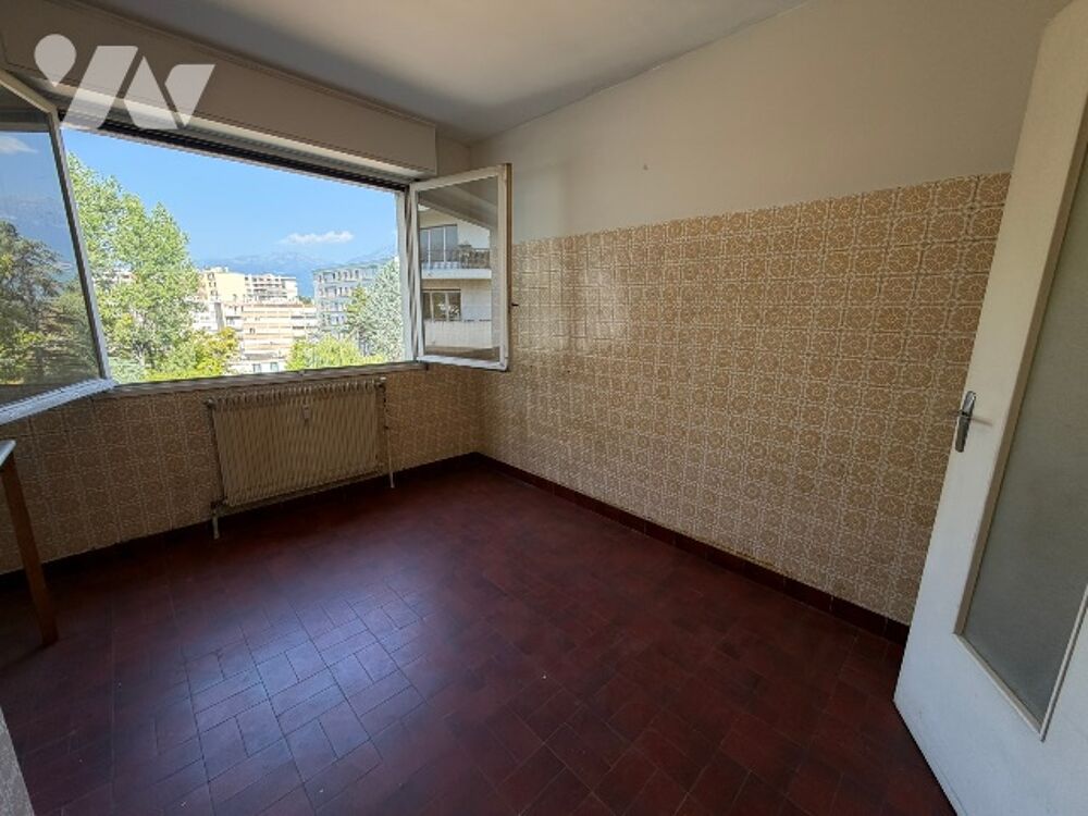 Vente Appartement Appartement T3 lumineux 88 m² à MEYLAN, dernier étage avec ascenseur, vues dégagées et 2 caves. Meylan